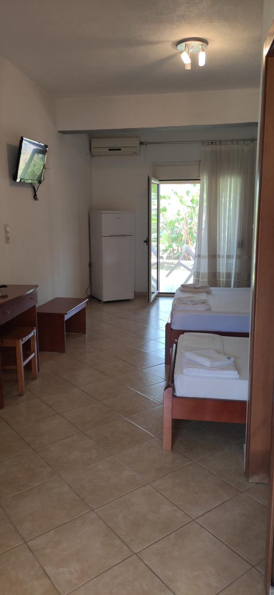 Kiparissis Apartments Kriopigi Bagian luar foto