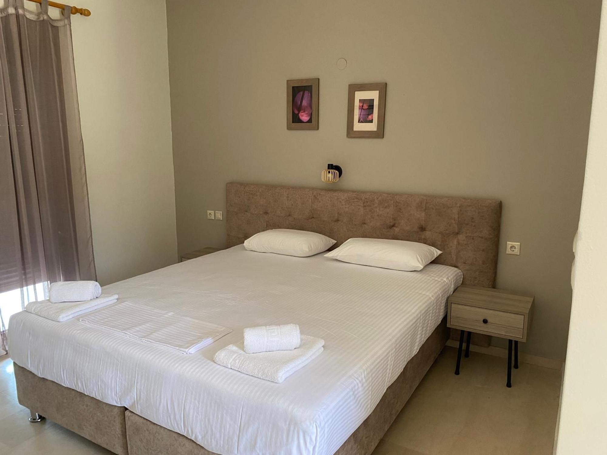 Kiparissis Apartments Kriopigi Bagian luar foto