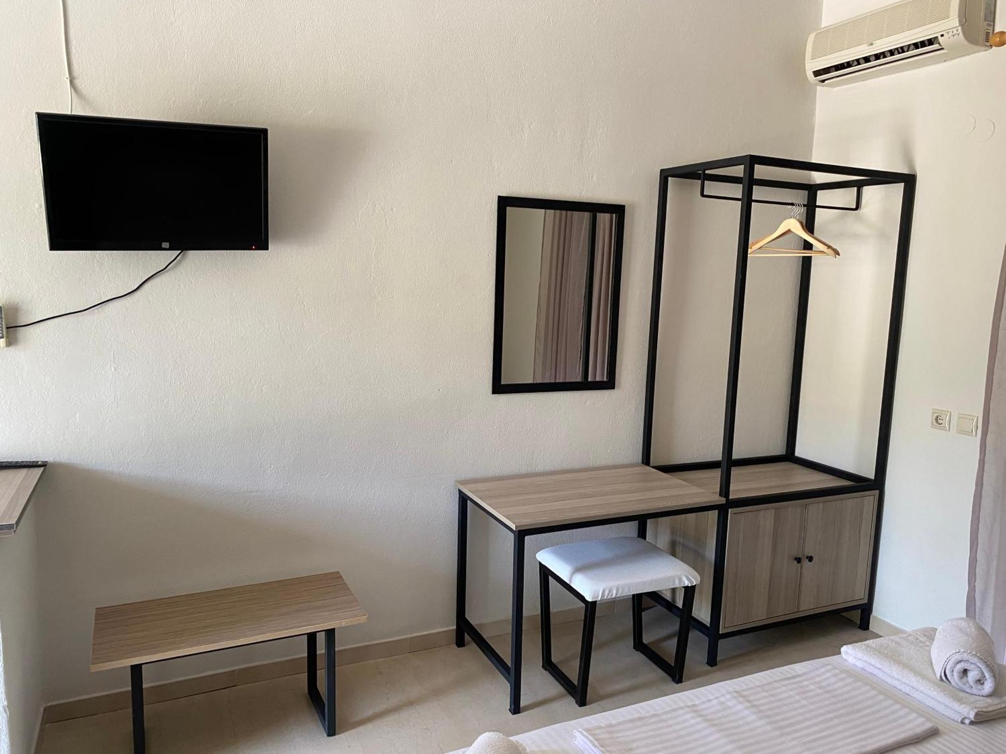 Kiparissis Apartments Kriopigi Bagian luar foto