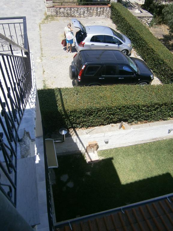 Kiparissis Apartments Kriopigi Bagian luar foto