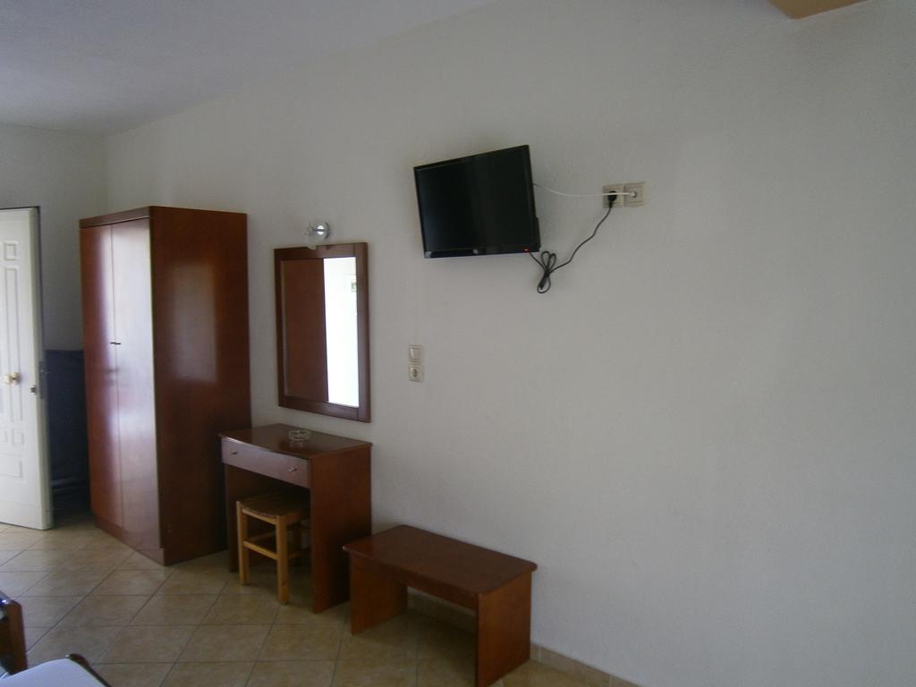 Kiparissis Apartments Kriopigi Bagian luar foto