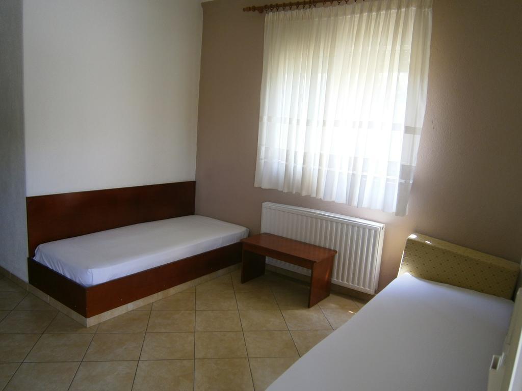 Kiparissis Apartments Kriopigi Bagian luar foto