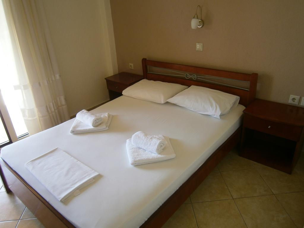 Kiparissis Apartments Kriopigi Bagian luar foto