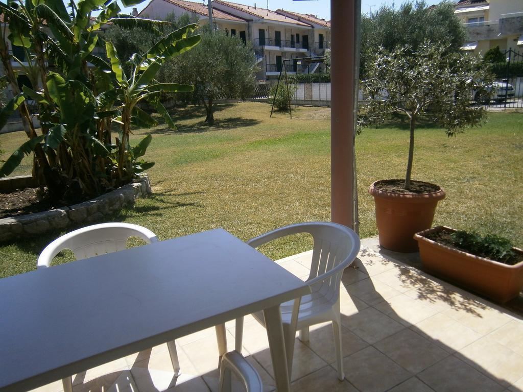 Kiparissis Apartments Kriopigi Bagian luar foto