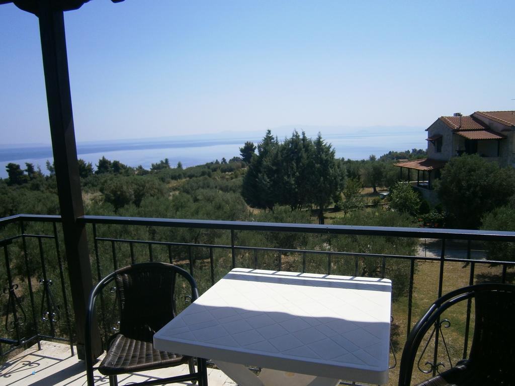 Kiparissis Apartments Kriopigi Bagian luar foto