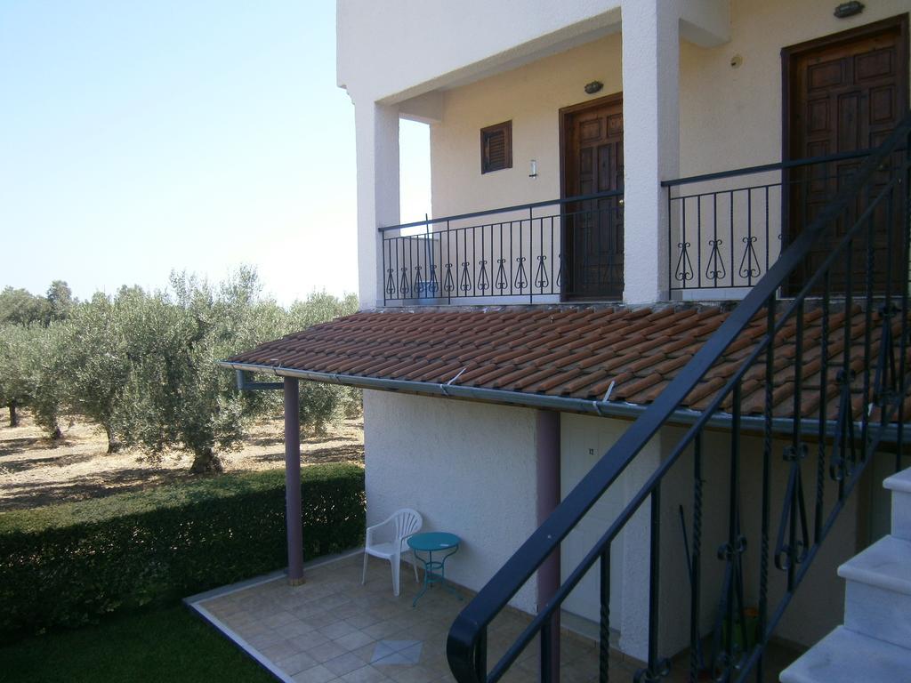 Kiparissis Apartments Kriopigi Bagian luar foto