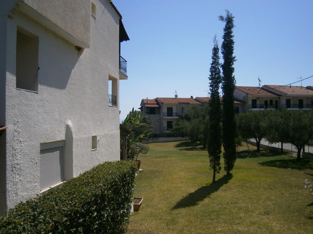 Kiparissis Apartments Kriopigi Bagian luar foto