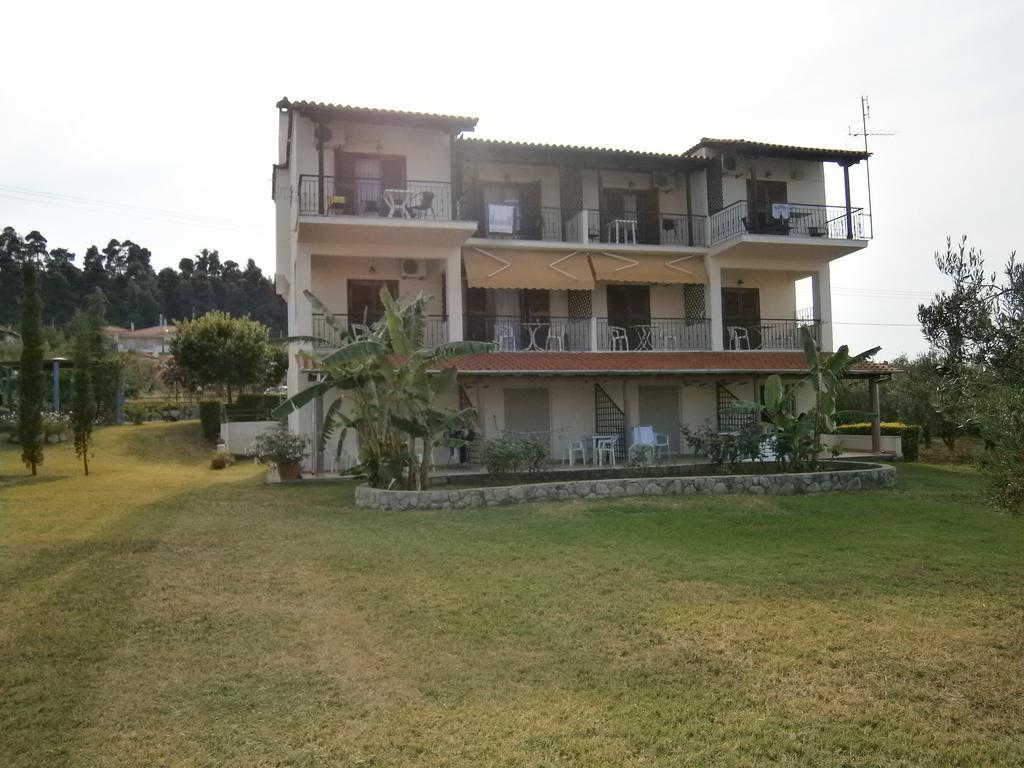 Kiparissis Apartments Kriopigi Bagian luar foto