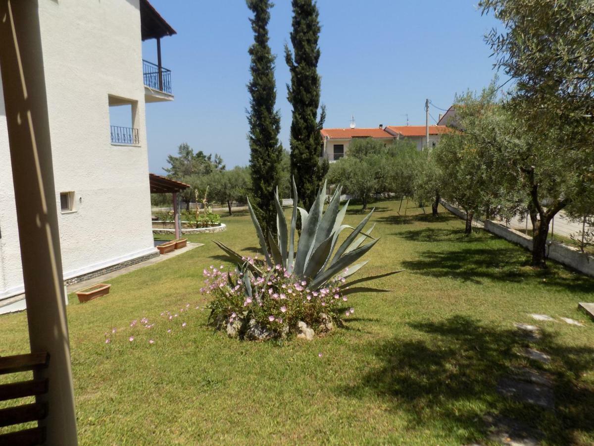 Kiparissis Apartments Kriopigi Bagian luar foto